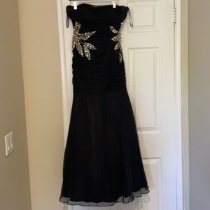Women’s formal black full length dress